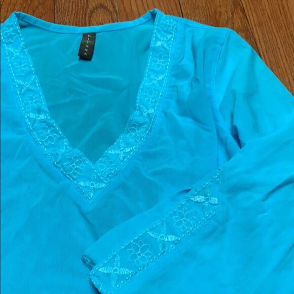 Women’s blue beach coverup shirt - Picture 3 of 3